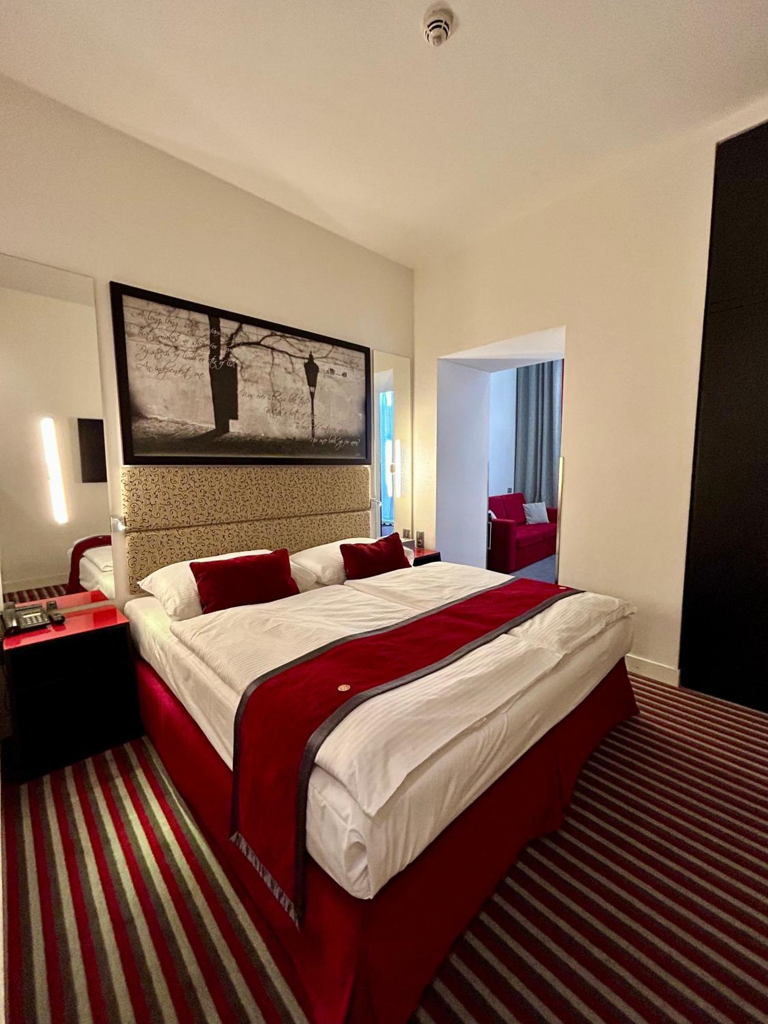 Red & Blue Design Hotel Прага Номер фото