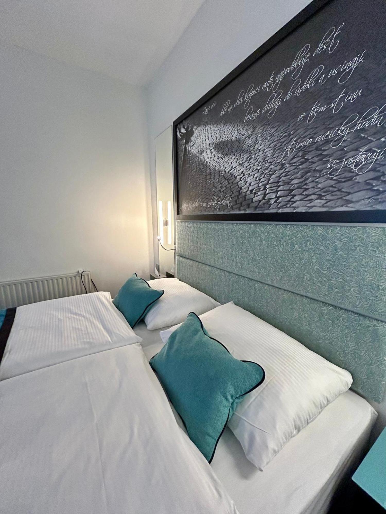 Red & Blue Design Hotel Прага Номер фото