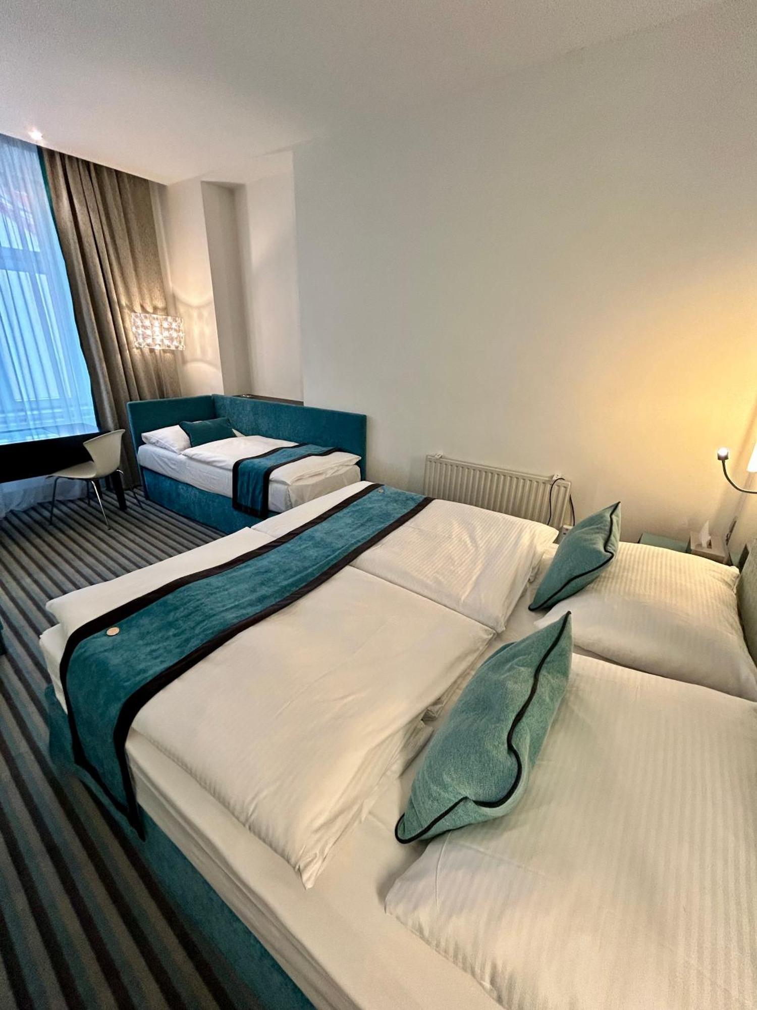 Red & Blue Design Hotel Прага Екстер'єр фото