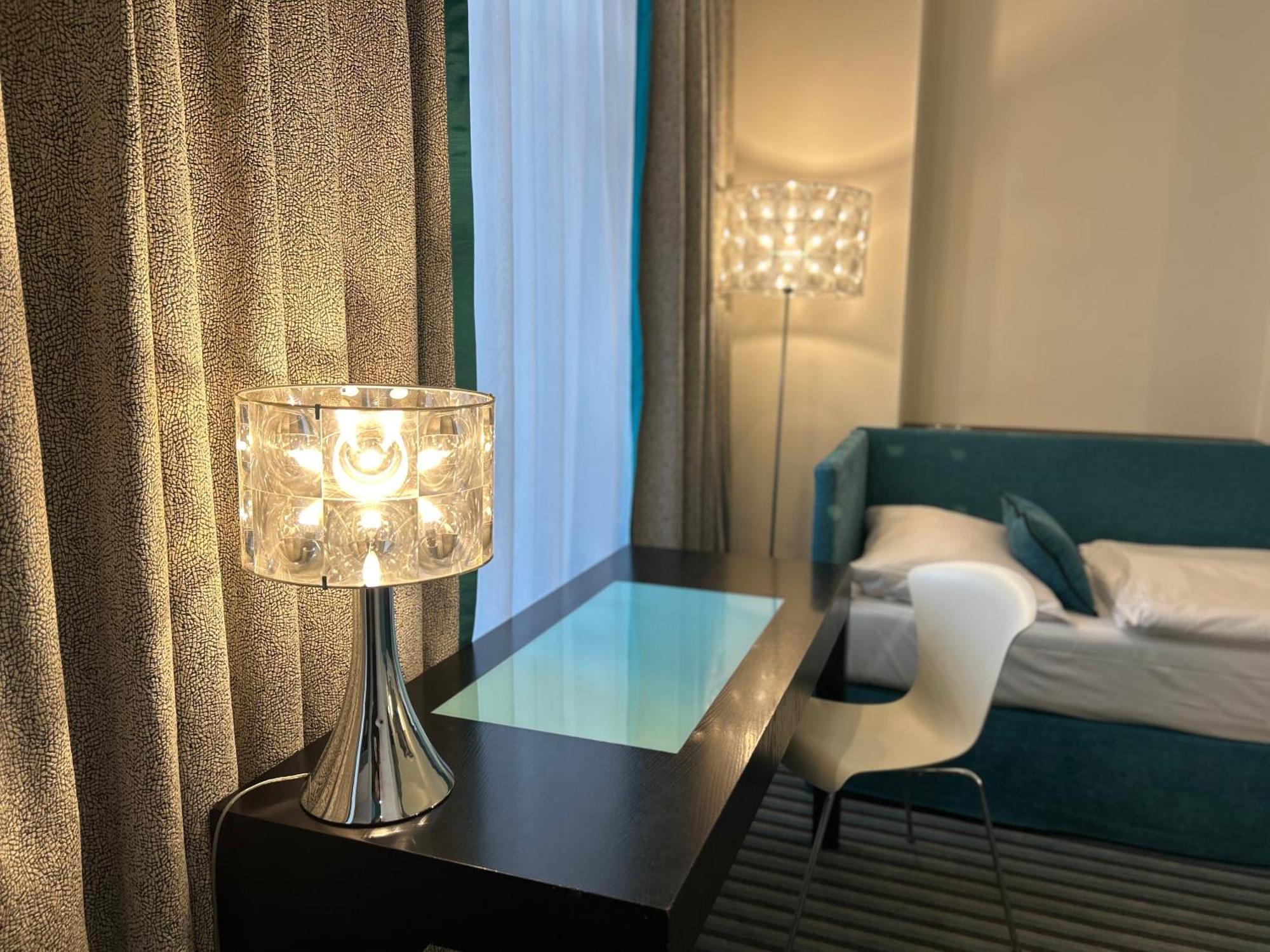 Red & Blue Design Hotel Прага Екстер'єр фото