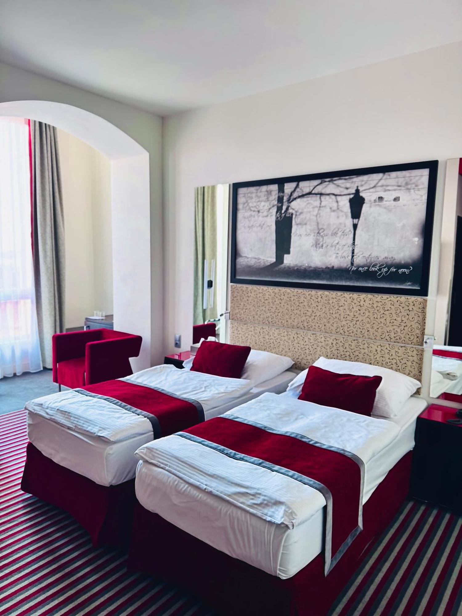 Red & Blue Design Hotel Прага Екстер'єр фото
